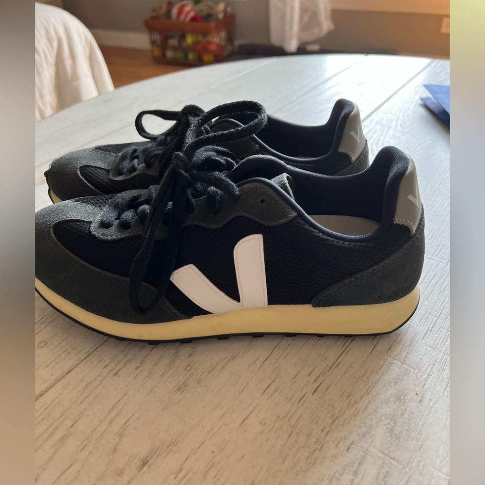 New Vega Running Sneaker size 8.5